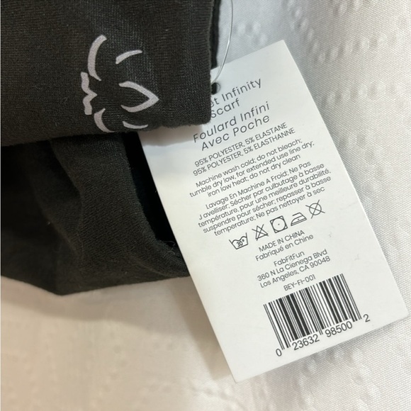 NWT Beyond Yoga - Black Pocket Infinity Scarf - Picture 6 of 7